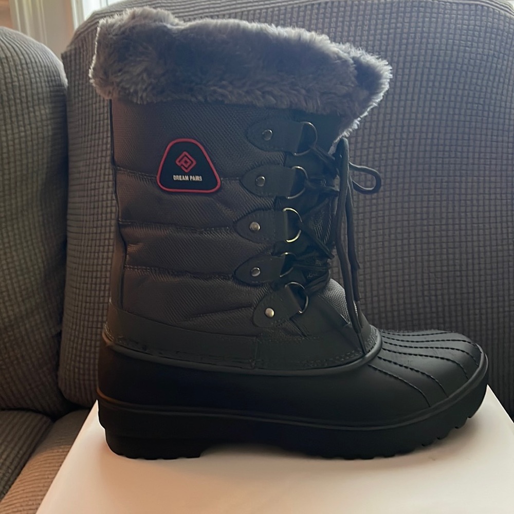 Dream Pairs Snow Boots - Picture 1 of 3
